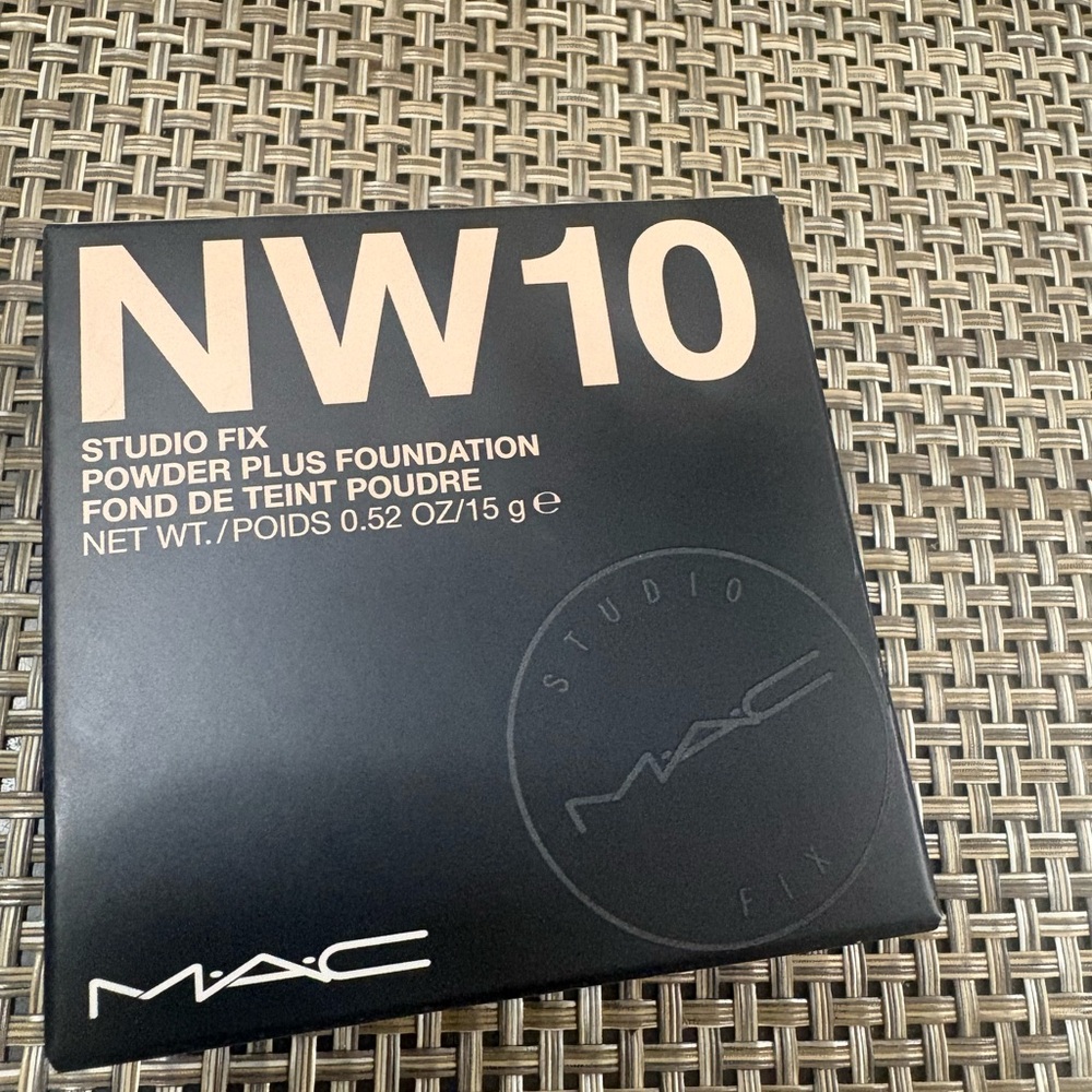 MAC Cosmetics Studio Fix Powder Plus Foundation NW10